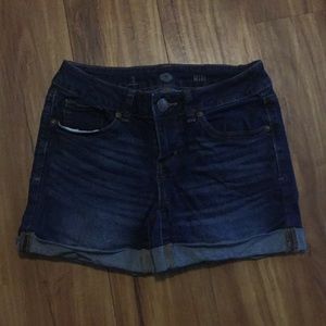 Mid-rise jean shorts